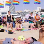 Maletak egin: turismo homosexualak ez du atsedenik hartzen
