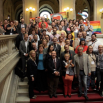 Cataluña aprueba una ley pionera contra la homofobia
