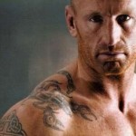 Gareth Thomas, pateando armarios