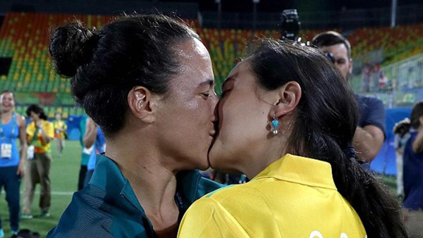 RIO 2016 GAY LESBIAN ISADORA KISS