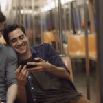 Apple includes a gay couple in their ad
