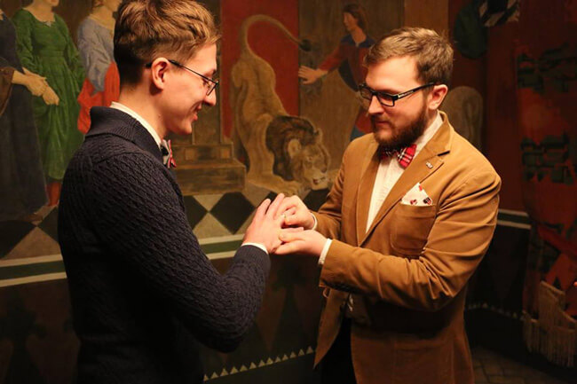 Primer matrimonio gay rusia anillos