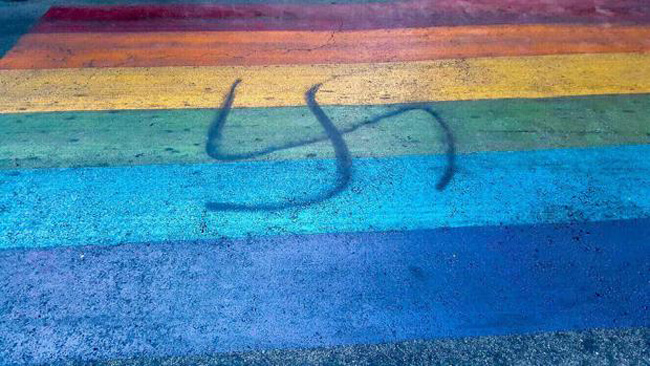 Passage piéton LGBTBIphobie gayles.tv