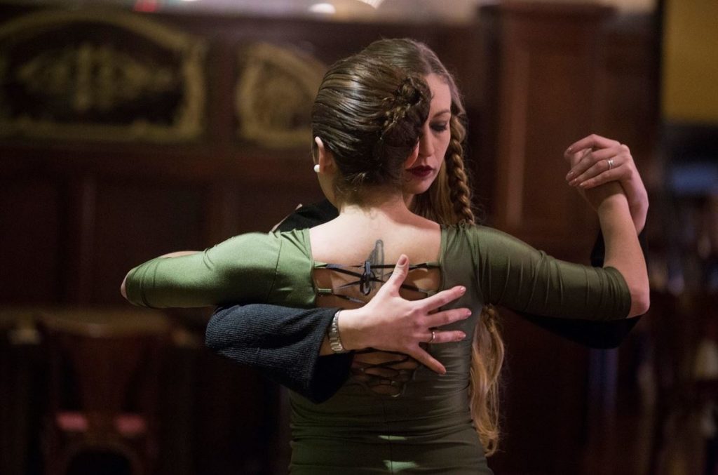 Cinthya y Florencia, el tango