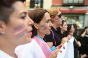 O PP quer que as pessoas trans se declarem doentes com orgulho crítico
