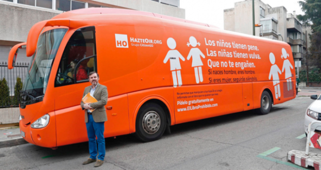 L'autobus Hazte Oír ritorna a Barcellona