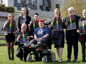 Schottland wird das erste Land der Welt sein, das LGTBI-Studiengänge anbietet