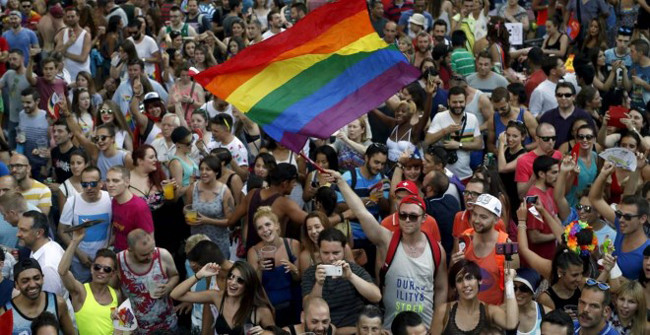 Orgullo LGTBI Madrid pancarta veto politicos