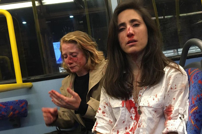Brutal agresión a una pareja de lesbianas en un autobús de Londres