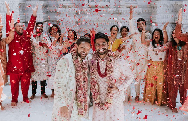 El casament hindú d'una parella gai a Nova Jersey es torna viral