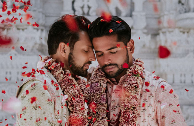 Casamento hindu de casal gay em Nova Jersey se torna viral