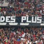 Partido da liga francesa interrompido por pancartas e cánticos homófobos
