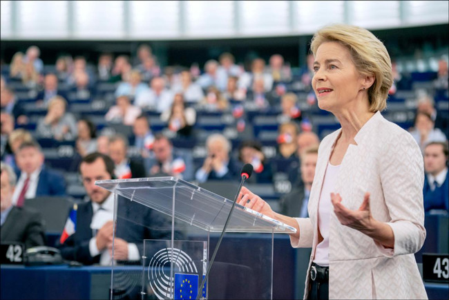 Von der Leyen wants to remove EU funds from countries that do not respect LGTBI rights