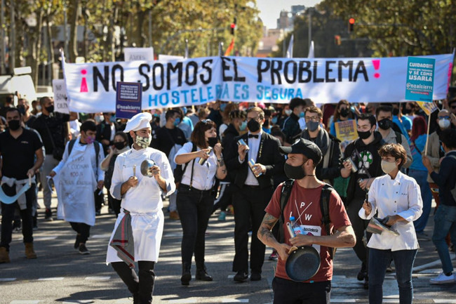 Los trabajadores del ocio LGTB+ se manifiestan por el cierre impuesto por la Generalitat