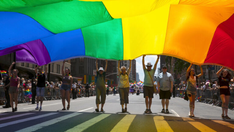 A maioría dos estadounidenses LGBT+ identifícanse como bisexuales