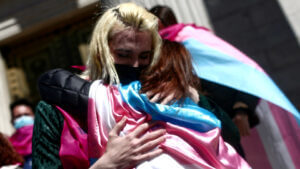 I gruppi LGTB+ indicono manifestazioni in tutta la Spagna per chiedere la legge sui trans