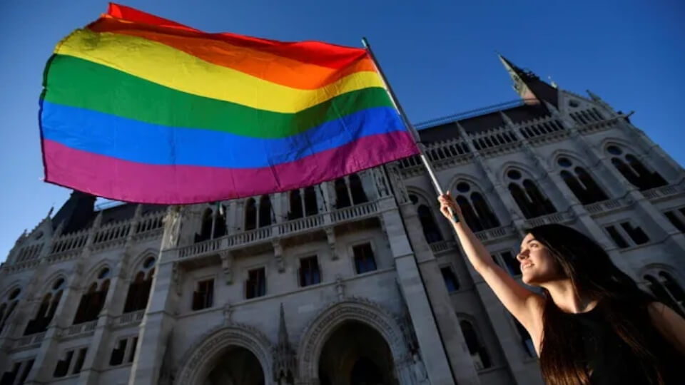 Hungary passes a controversial law against the LGTBI collective