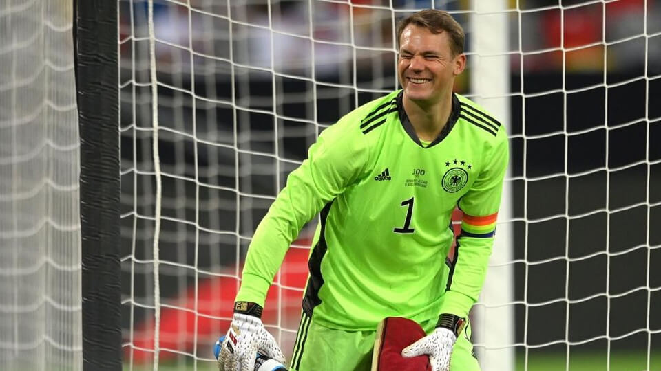 UEFA rectifies and will not sanction Neuer for his LGTB + bracelet