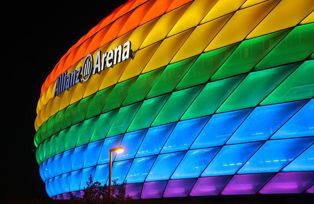 Munichek Allianz Arena LGTB+ koloreekin argiztatzeko eskatzen du