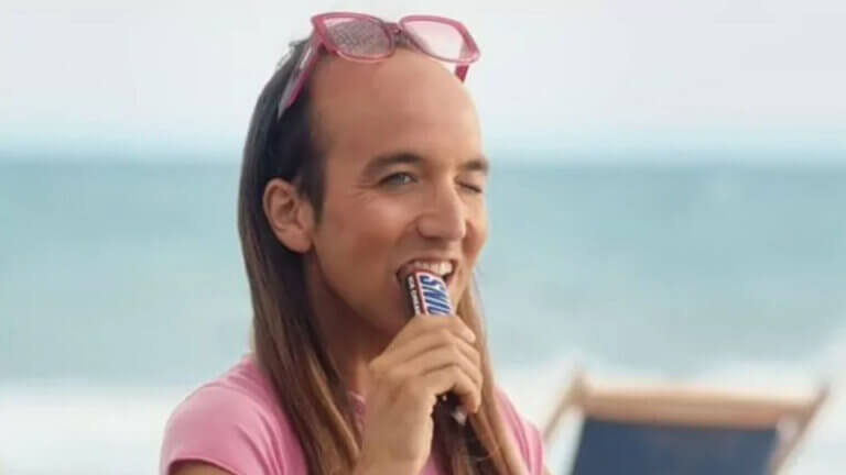 Snickers withdraws its ad after criticism of homophobia and plumophobia