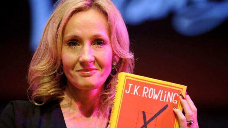 JK Rowling: "I have received so many death threats that I could wallpaper my house with them"