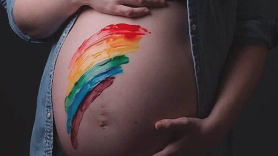 La sanidad pública cubrirá tratamientos de reproducción asistida para lesbianas y trans
