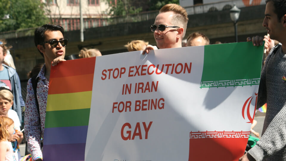Iranek bi gay exekutatzen ditu sodomia leporatuta