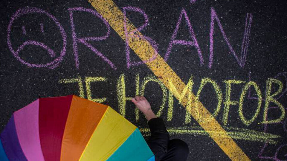 Lege homofoboak legitimatzeko Orbanen erreferendumak porrot egin du