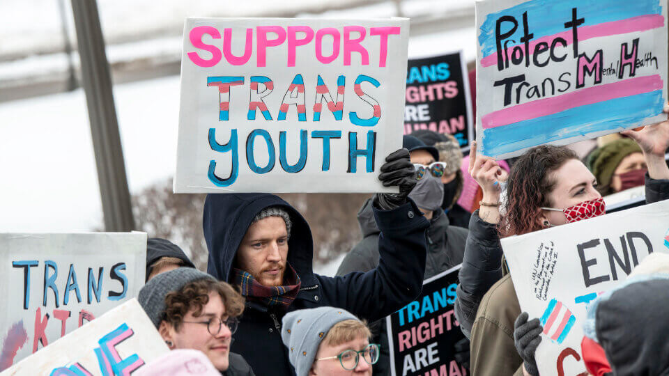 Poucos nenos trans cambian de opinión despois de 5 anos, segundo o estudo