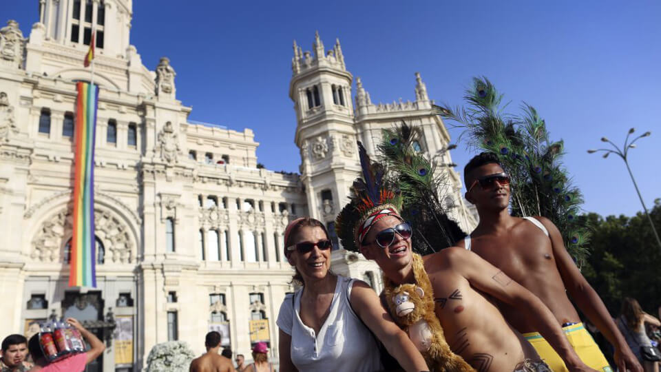 Almeida weigert sich, die LGTBI-Flagge im Rathaus von Madrid zu platzieren