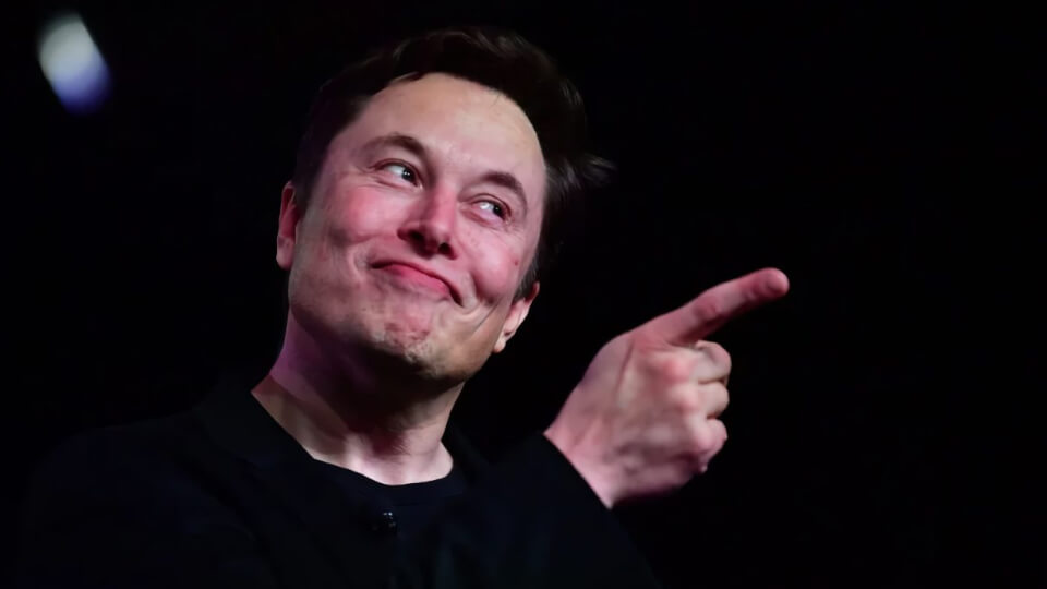 Filha trans de Elon Musk muda sobrenome para terminar com o pai