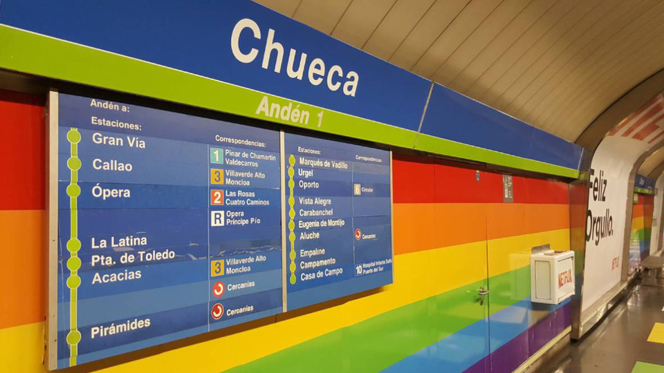Eles removem a bandeira LGTBI das plataformas Chueca