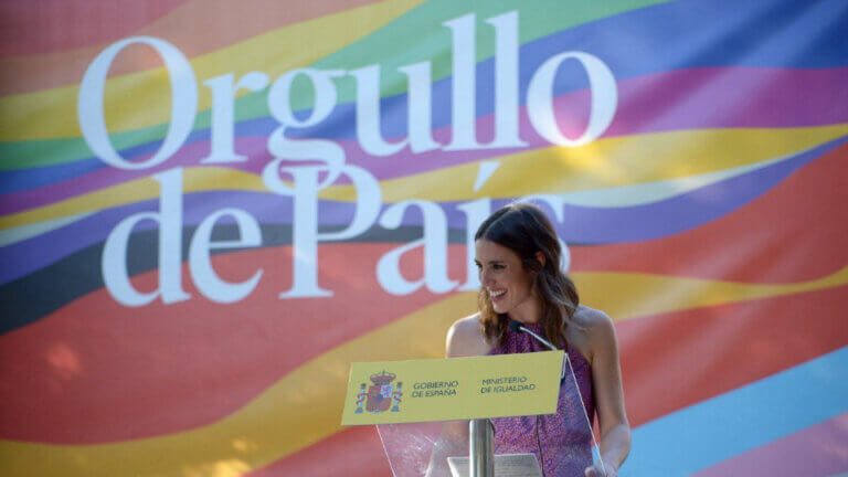 Montero versichert, dass das Trans- und LGTBI-Gesetz noch in diesem Jahr „in Kraft treten“ wird