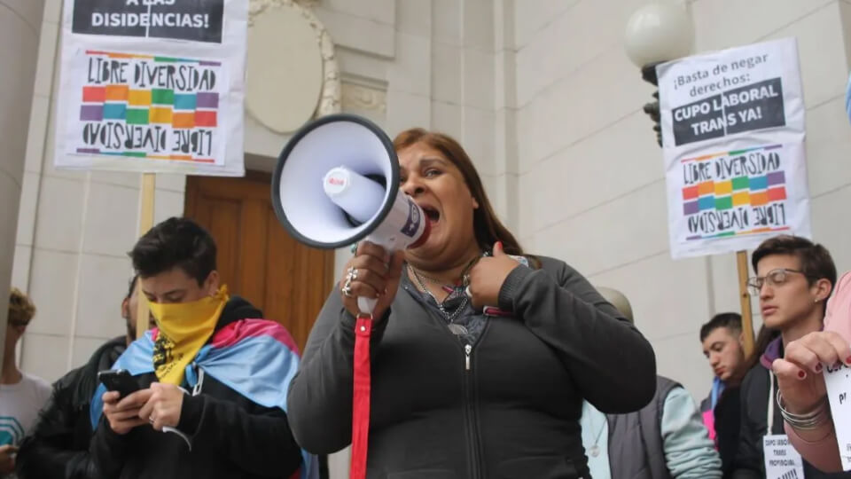 Alejandra Ironici trans aktibista erail zuten