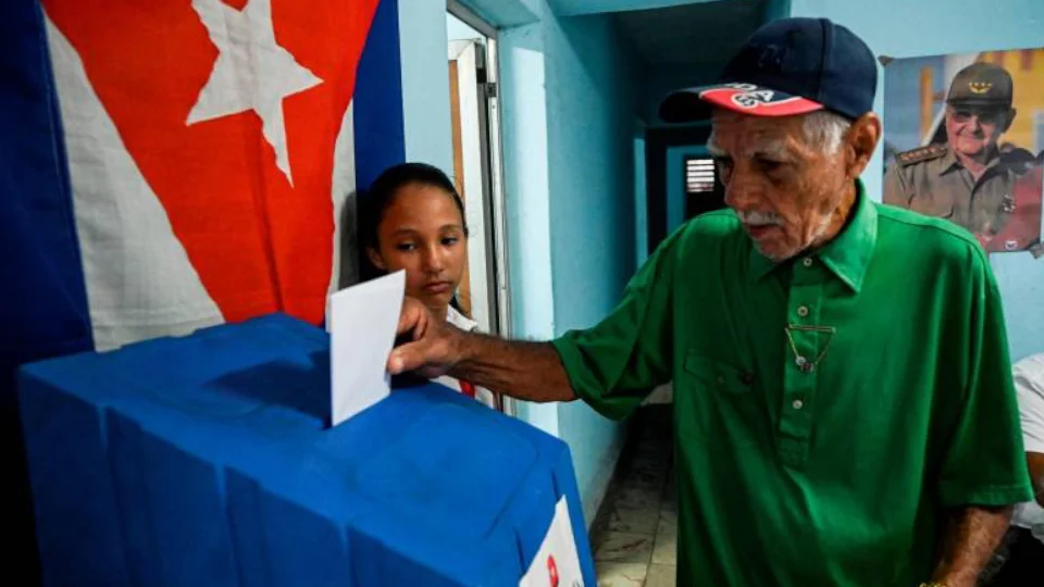 Cuba dice "sí" al matrimonio igualitario votado en referéndum