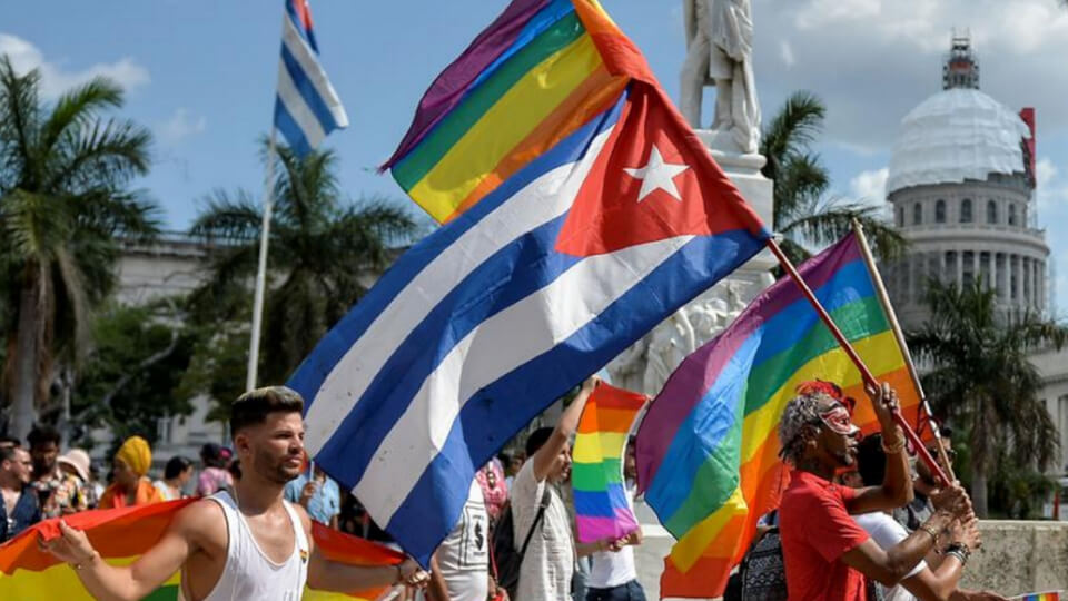 Cuba dice "sí" al matrimonio igualitario votado en referéndum