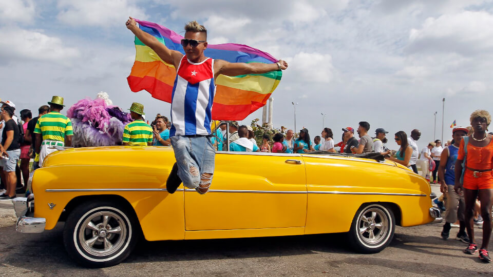 Cuba dice "sí" al matrimonio igualitario votado en referéndum