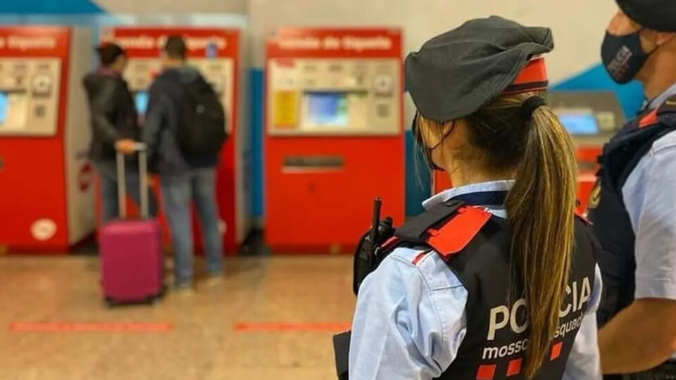Five young people arrested for a homophobic attack in the Barcelona metro