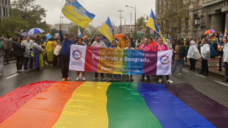 Quasi 90 detenuti a Belgrado durante l'EuroPride