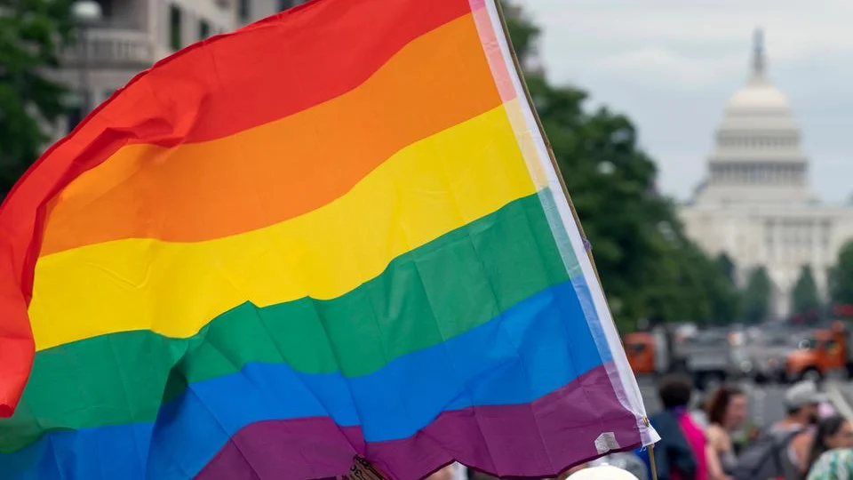 El Senado de EEUU aprueba un proyecto de ley para blindar el matrimonio igualitario
