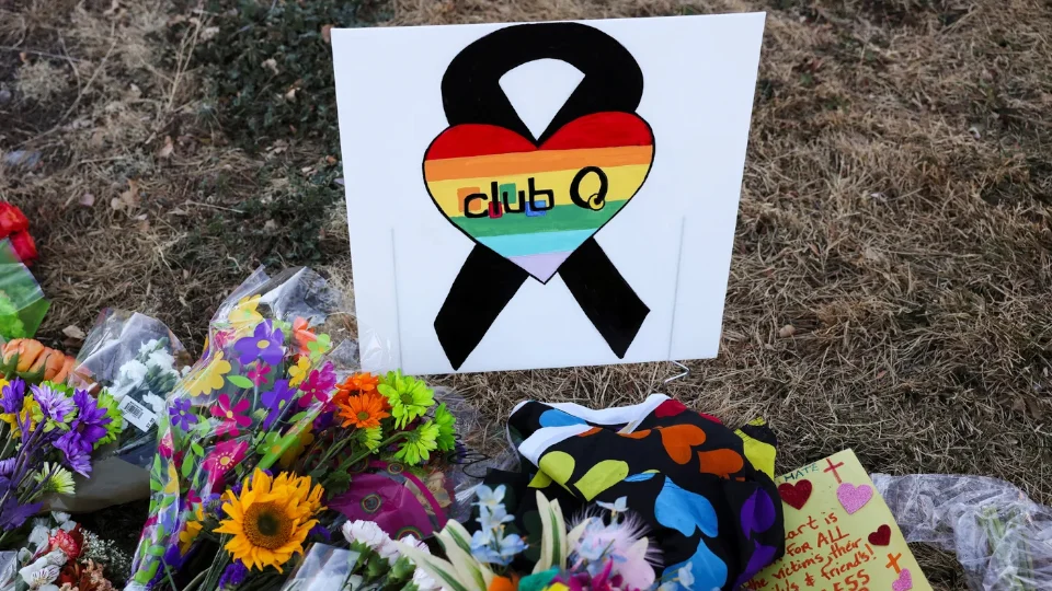 Der Täter der Schießerei in einem LGTBi-Club in Colorado identifiziert sich als nicht-binär