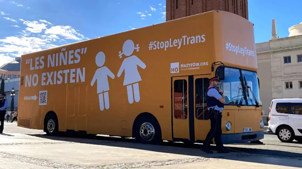 Hazte Orír wurde für den transphoben Bus mit einer Geldstrafe belegt