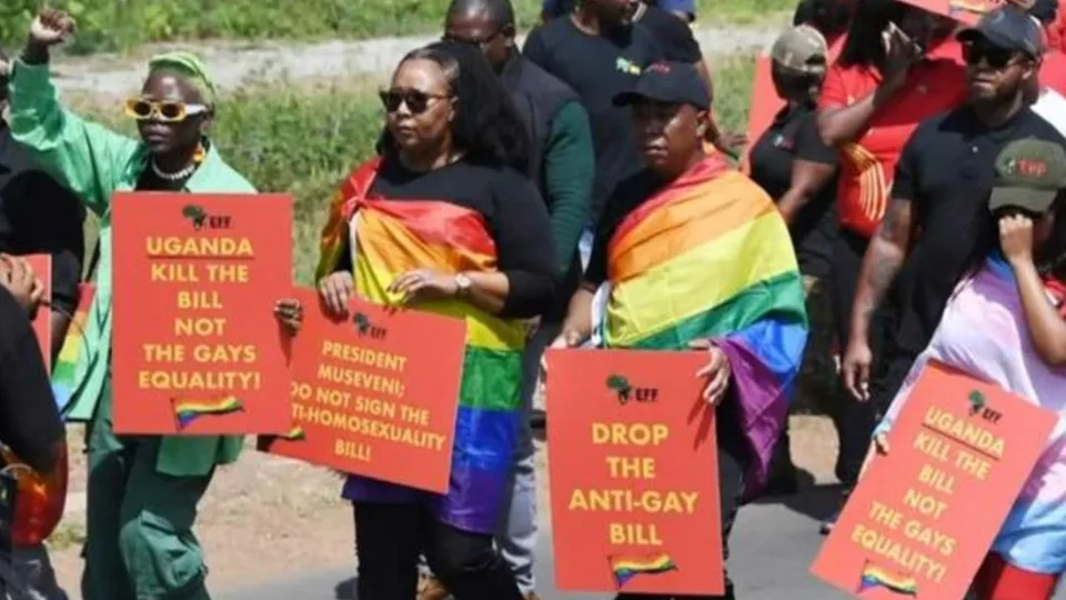 Uganda passes a law against the LGTBI community that includes death penalties