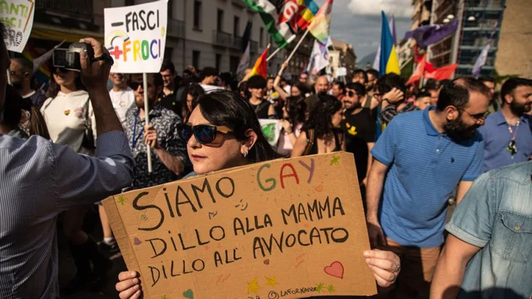 Padua unternimmt den ersten Schritt, um in Italien Kindern zu verbieten, zwei Mütter zu haben