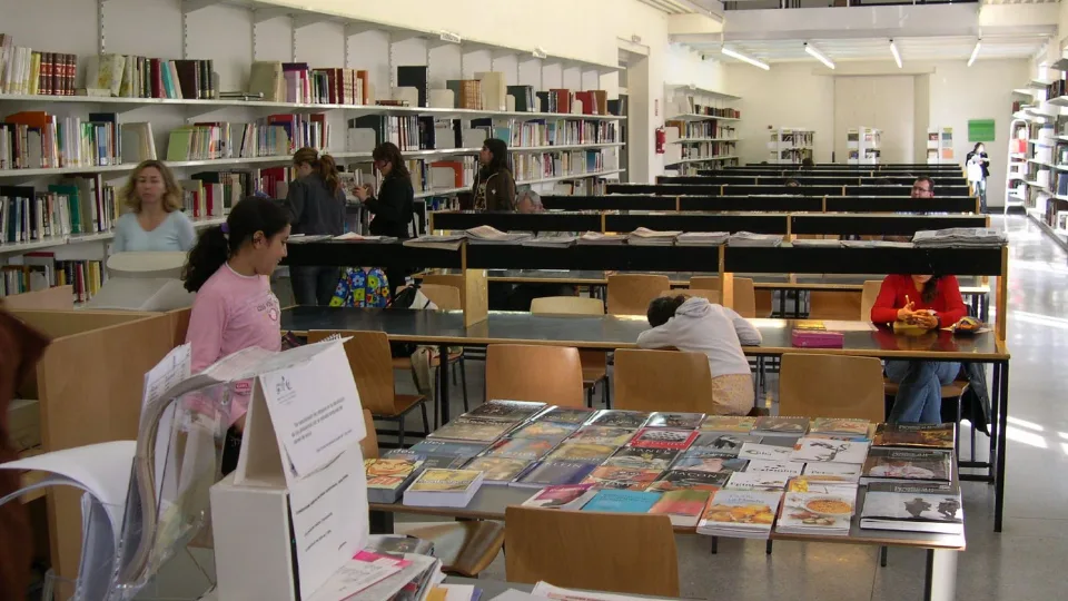 Vox retira els llibres LGTBI de la biblioteca de Borriana