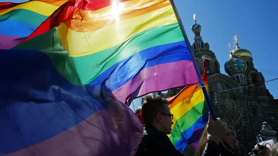 The Supreme Court bans the LGTBI movement in Russia for being "extremist"