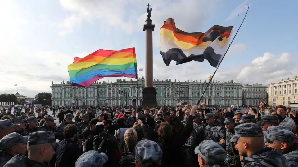 Russia wants to ban the LGTBIQ+ movement for being "extremist"