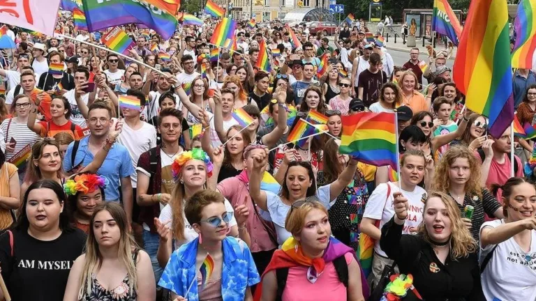 Der EGMR verurteilt Polen, weil es gleichgeschlechtliche Paare nicht anerkennt