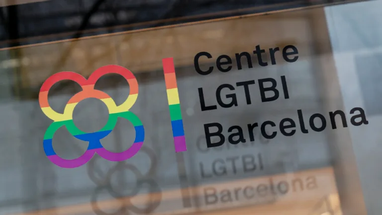 O Centro LGTBI de Barcelona atende 2.376 pessoas em cinco anos