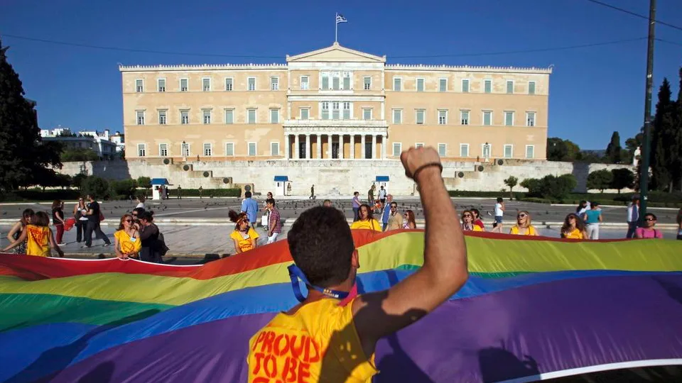 Grècia dividida per la llei de matrimoni igualitari